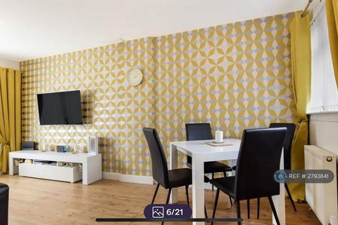 2 bedroom terraced house to rent, West Park Avenue, Glenrothes, KY6