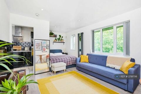 Studio to rent, Rectory Lane, London, SW17