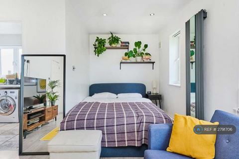 Studio to rent, Rectory Lane, London, SW17