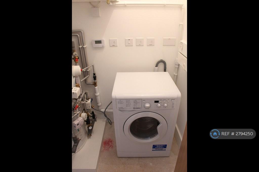 Storage/Washer/Dryer