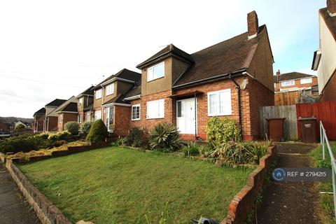 2 bedroom semi-detached house to rent, Madden Avenue, Chatham, ME5