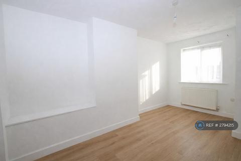 2 bedroom semi-detached house to rent, Madden Avenue, Chatham, ME5