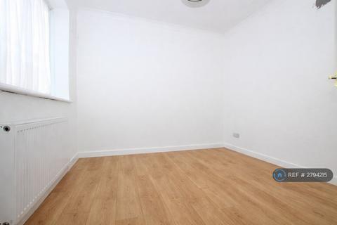 2 bedroom semi-detached house to rent, Madden Avenue, Chatham, ME5