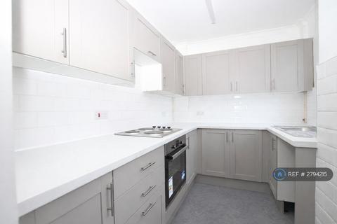 2 bedroom semi-detached house to rent, Madden Avenue, Chatham, ME5