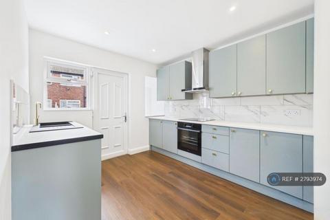 3 bedroom terraced house to rent, Brooklyn Avenue, Leeds, LS12