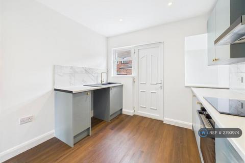 3 bedroom terraced house to rent, Brooklyn Avenue, Leeds, LS12