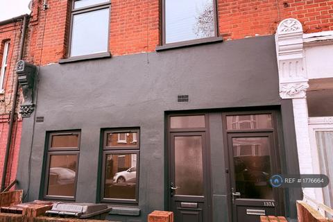 2 bedroom flat to rent, Walthamstow, London, E17