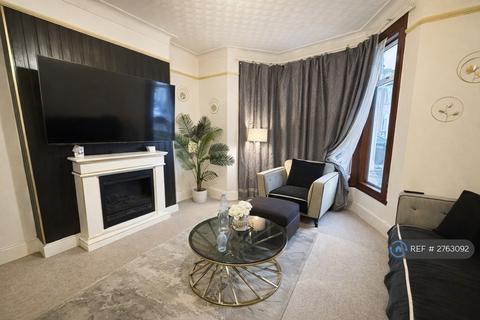 5 bedroom terraced house to rent, Cambridge Road, Ilford, IG3