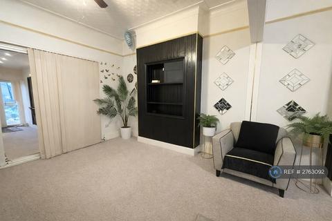 5 bedroom terraced house to rent, Cambridge Road, Ilford, IG3