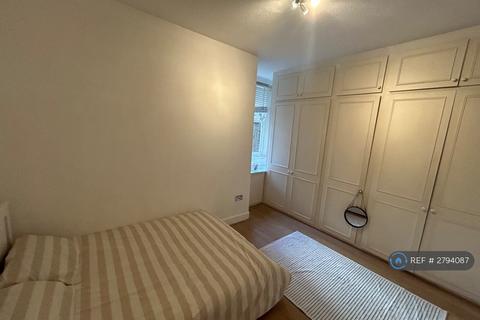 undefined, Crookham Road, London, SW6