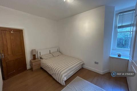 undefined, Crookham Road, London, SW6
