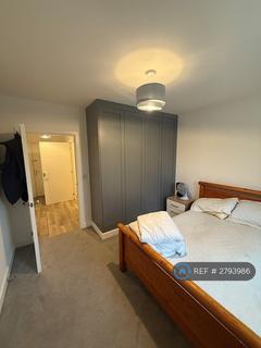 1 bedroom flat to rent, Portreath Court, Redhill, RH1