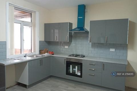 2 bedroom terraced house to rent, Cleggs Lane, Manchester, M38