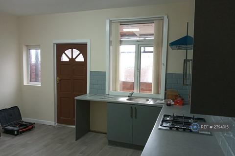2 bedroom terraced house to rent, Cleggs Lane, Manchester, M38