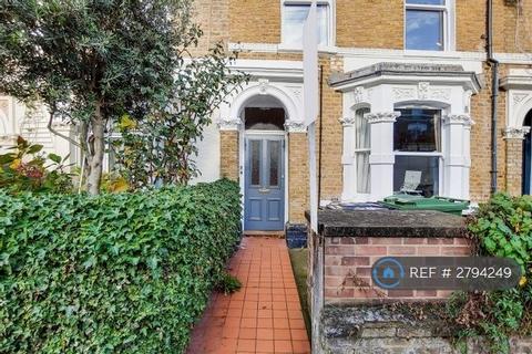4 bedroom flat to rent, Ferndale Rd, London, SW4