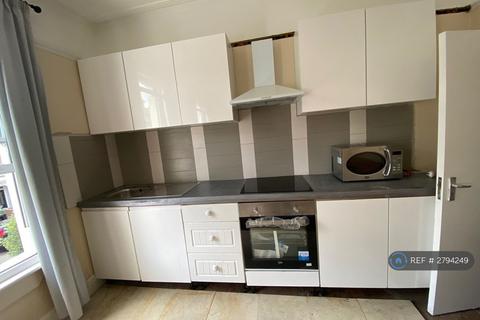 4 bedroom flat to rent, Ferndale Rd, London, SW4