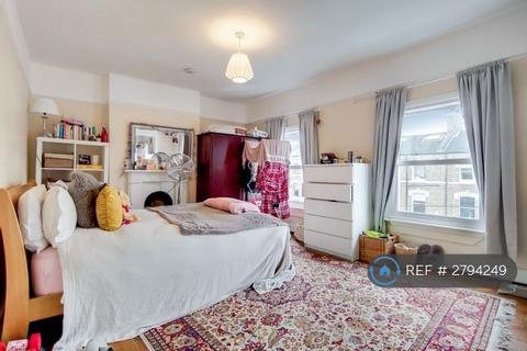 4 bedroom flat to rent, Ferndale Rd, London, SW4