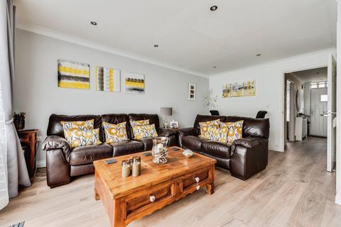 3 bedroom terraced house for sale, Mycroft Road, Swindon, SN25