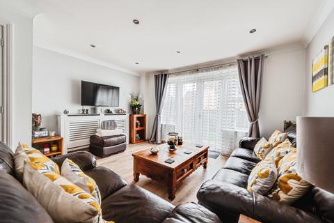 3 bedroom terraced house for sale, Mycroft Road, Swindon, SN25
