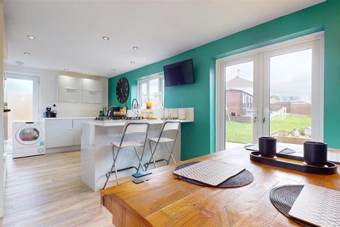 3 bedroom semi-detached house for sale, St. Clements Drive, Milton Keynes MK3