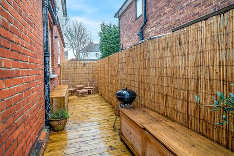 1 bedroom flat for sale, Lake Avenue, Bromley
