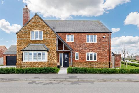 5 bedroom detached house for sale, Leys Field, Oxhill, CV35