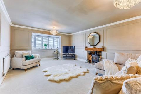 5 bedroom detached house for sale, Leys Field, Oxhill, CV35