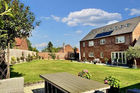 5 bedroom detached house for sale, Leys Field, Oxhill, CV35