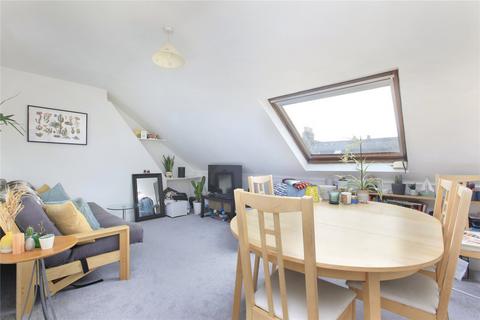 2 bedroom flat to rent, Tantallon Road, Balham, London