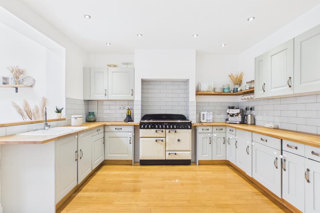Ewe Move - Spalding - Halmer Gate - Open Plan Kitc