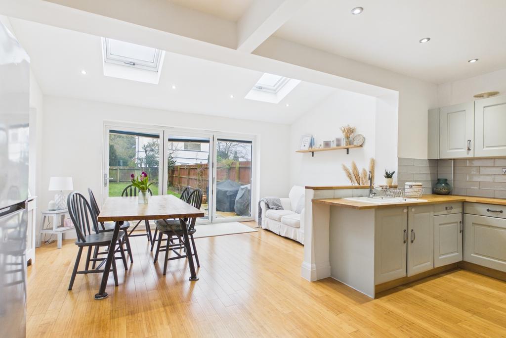 Ewe Move - Spalding - Halmer Gate - Open Plan Kitc