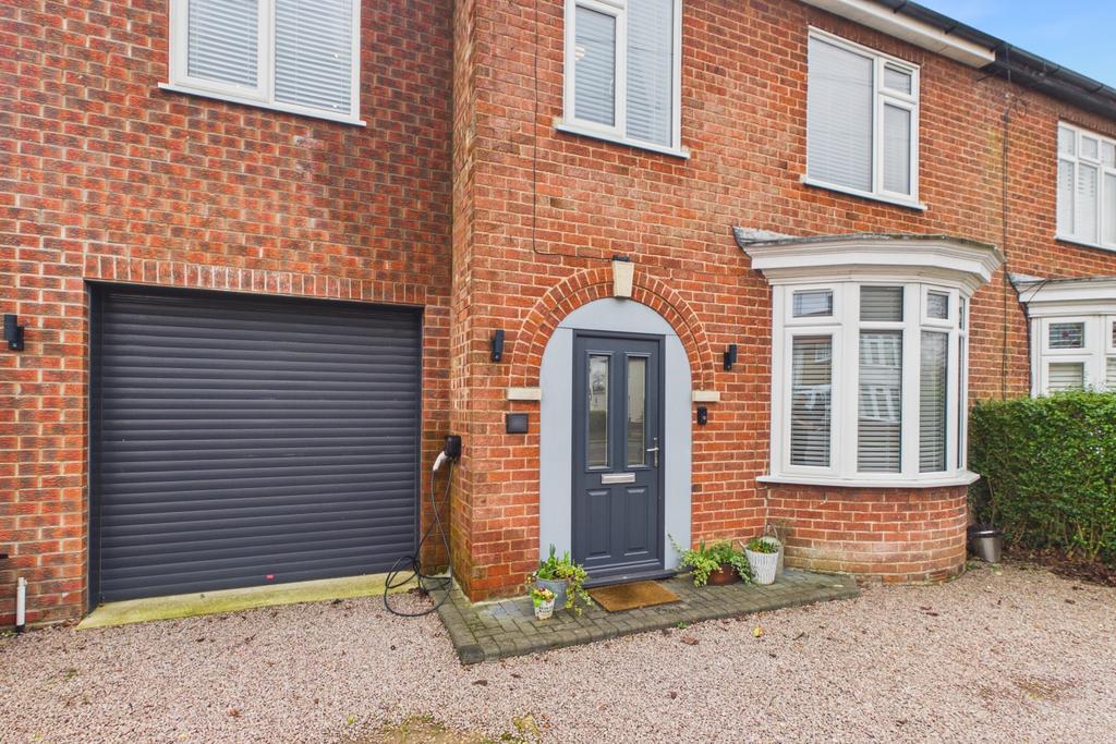 Ewe Move - Spalding - Halmer Gate - Garage