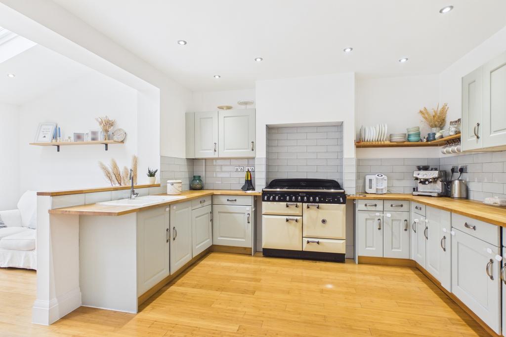 Ewe Move - Spalding - Halmer Gate - Open Plan Kitc
