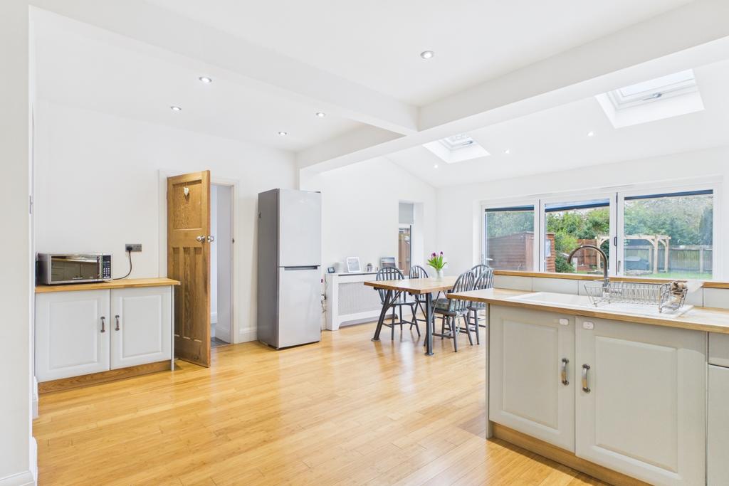 Ewe Move - Spalding - Halmer Gate - Open Plan Kitc