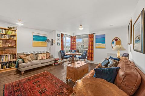 2 bedroom flat for sale, Barrier Point Road, London