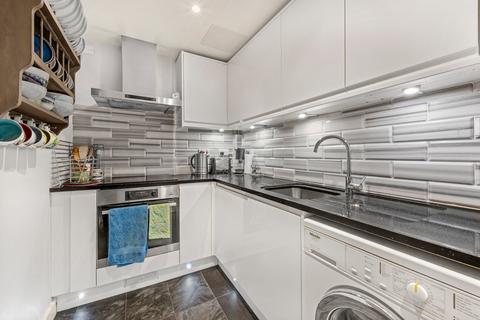 2 bedroom flat for sale, Barrier Point Road, London