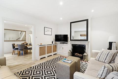 3 bedroom semi-detached house to rent, Campden House Close, London