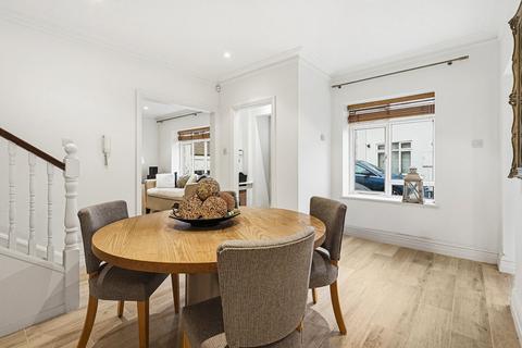 3 bedroom semi-detached house to rent, Campden House Close, London