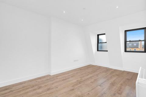 2 bedroom flat to rent, Warlters Road, London