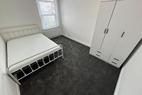 3 bedroom maisonette to rent, Cromwell Road, Hounslow, TW3