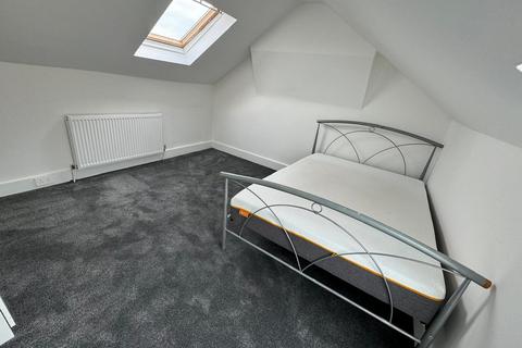 3 bedroom maisonette to rent, Cromwell Road, Hounslow, TW3