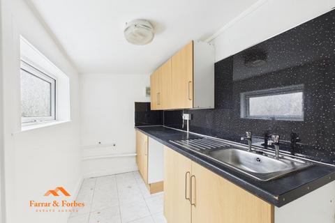 3 bedroom terraced house to rent, Lawrence Street, Blackburn BB2