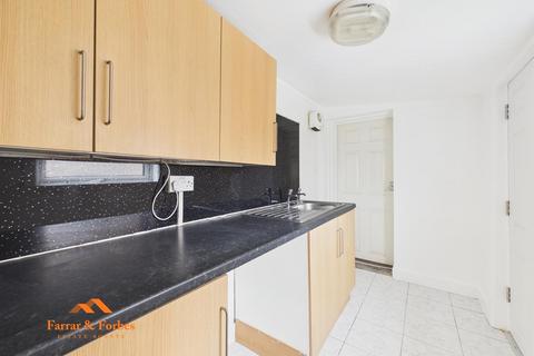 3 bedroom terraced house to rent, Lawrence Street, Blackburn BB2