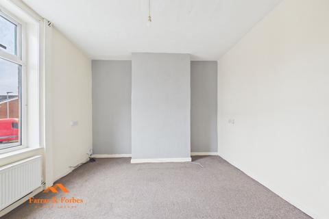 3 bedroom terraced house to rent, Lawrence Street, Blackburn BB2