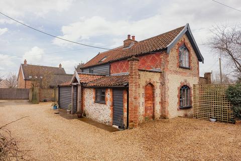 undefined, Grade II Listed Detached Cottage in Hingham
