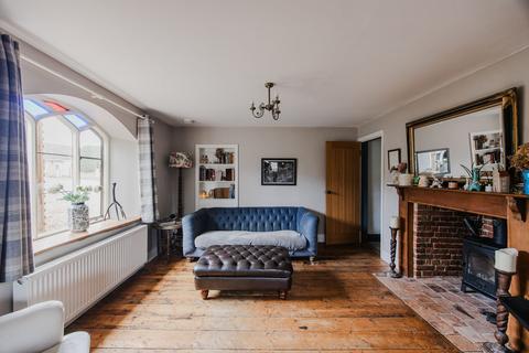 undefined, Grade II Listed Detached Cottage in Hingham