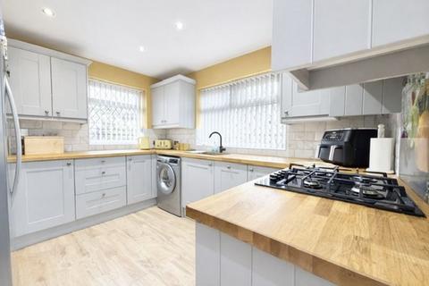 3 bedroom detached bungalow for sale, TOLL BAR AVENUE, NEW WALTHAM