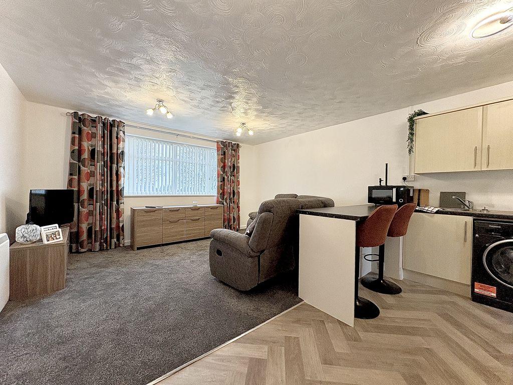 Living area/kitchen