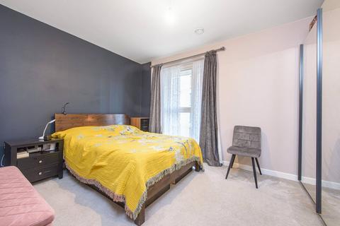 2 bedroom flat to rent, Moorhen Drive, Hendon, London, NW9