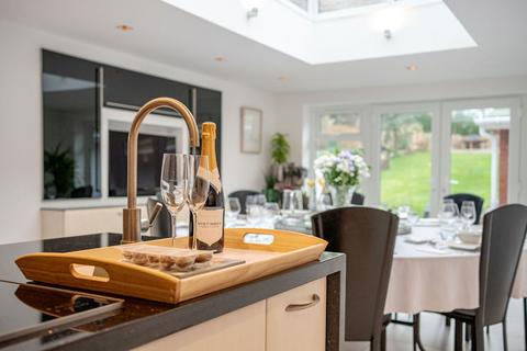 undefined, Golf Open 2026 - Woodfield House, Waterloo Road, Birkdale - Sleeps 12